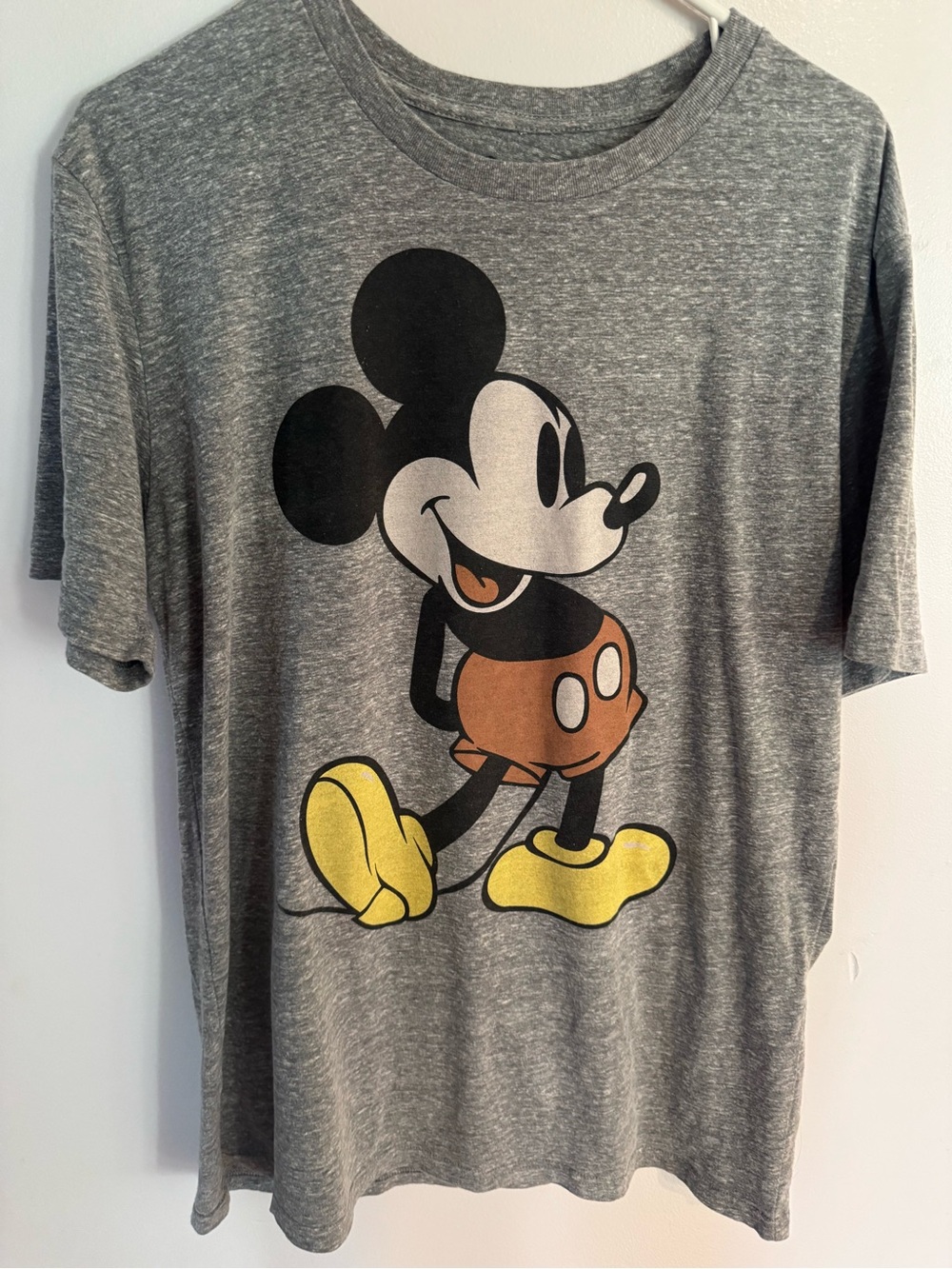 Disney Gray Mickey Mouse Short Sleeve Graphic Tee with Yellow Shoes Unisex Large - Picture 1 of 3